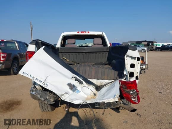 ✅ 2011 Chevrolet Silverado 2500HD Work Truck • VIN: 1GC0CVCG3BF227793 • Lot: 43047832. Wystawiony na IAAI z przebiegiem 239 112 mil. Bezpłatny archiwum sprzedaży aukcyjnych z USA i szczegółowy raport historii pojazdu na DreamBid. Zdjęcie 6.