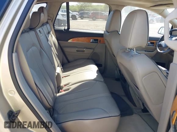 ✅ 2011 Lincoln MKX • VIN: 2LMDJ8JK8BBJ19932 • Lot: 43609493. Listed on IAAI with 171,224 mi. Free auction sales archive from the USA and detailed vehicle history report at DreamBid. Image 8.