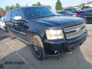 2008 Chevrolet Suburban LTZ z VIN 1GNFK16378R122767, wystawiony jako IAAI lot #42689521 z przebiegiem 284 712 mil mil oraz . Historia ofert i sprzedaży dostępna na DreamBid. Obrazek 1.