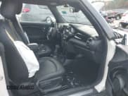 ✅ 2019 MINI Convertible Cooper • VIN: WMWWG5C51K3H07720 • Лот: 43660610. Опубликован ранее на IAAI с пробегом 52 494 миль. Бесплатный доступ к архиву аукционных продаж из США и подробный отчёт об истории автомобиля на DreamBid. Изображение 5.