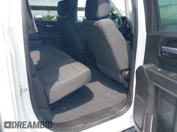 ✅ 2022 Chevrolet Silverado 1500 Custom • VIN: 3GCPYBEK4NG189834 • Lot: 42136171. Wystawiony na IAAI z przebiegiem 95 440 mil. Bezpłatny archiwum sprzedaży aukcyjnych z USA i szczegółowy raport historii pojazdu na DreamBid. Zdjęcie 8.