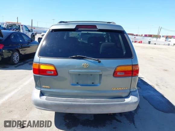 ✅ 1998 Toyota Sienna XLE • VIN: 4T3ZF13C9WU021130 • Лот: 43475988. Опубликован ранее на IAAI с пробегом 166 310 миль. Бесплатный доступ к архиву аукционных продаж из США и подробный отчёт об истории автомобиля на DreamBid. Изображение 17.