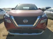✅ 2023 Nissan Rogue Platinum • VIN: JN8BT3DC9PW105539 • Lot: 47247515. Wystawiony na Copart z przebiegiem 16 556 mil. Bezpłatny archiwum sprzedaży aukcyjnych z USA i szczegółowy raport historii pojazdu na DreamBid. Zdjęcie 5.