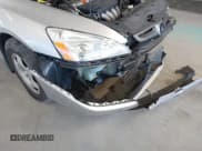 ✅ 2003 Honda Accord EX • VIN: JHMCM566X3C057687 • Lot: 43558329. Wystawiony na IAAI z przebiegiem 235 029 mil. Bezpłatny archiwum sprzedaży aukcyjnych z USA i szczegółowy raport historii pojazdu na DreamBid. Zdjęcie 6.