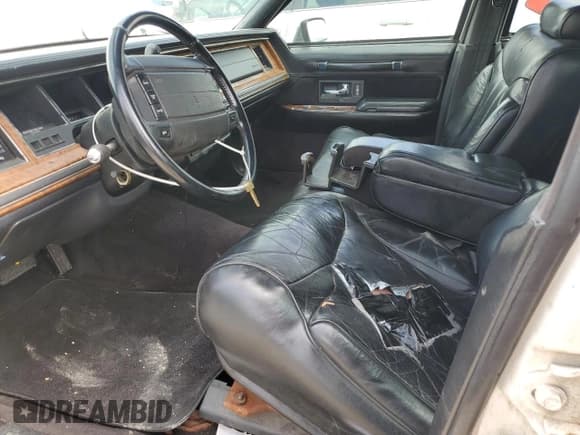 ✅ 1994 Lincoln Town Car Signature • VIN: 1LNLM82W7RY781174 • Lot: 69642754. Listed on Copart with 149,185 mi. Free auction sales archive from the USA and detailed vehicle history report at DreamBid. Image 7.