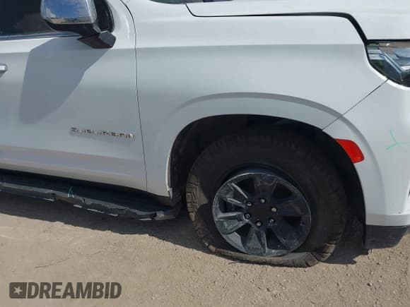 ✅ 2023 Chevrolet Suburban Premier • VIN: 1GNSKFKD5PR334706 • Lot: 43280982. Wystawiony na IAAI z przebiegiem 76 977 mil. Bezpłatny archiwum sprzedaży aukcyjnych z USA i szczegółowy raport historii pojazdu na DreamBid. Zdjęcie 18.