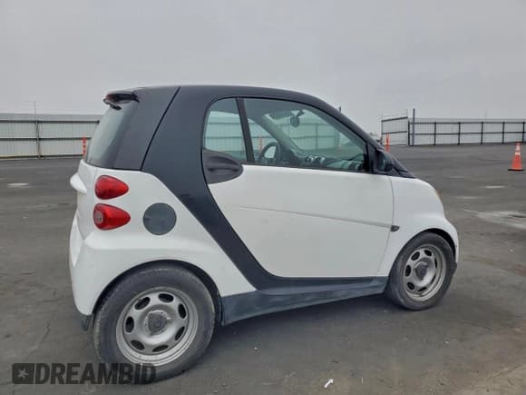 ✅ 2009 Smart fortwo Pure • VIN: WMEEJ31X39K322229 • Lot: 95828695. Wystawiony na Copart z przebiegiem 88 447 mil. Bezpłatny archiwum sprzedaży aukcyjnych z USA i szczegółowy raport historii pojazdu na DreamBid. Zdjęcie 3.