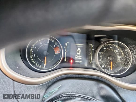 ✅ 2018 Jeep Cherokee Latitude Tech Connect • VIN: 1C4PJLCB2JD559070 • Lot: 81608165. Wystawiony na Copart z przebiegiem 128 118 mil. Bezpłatny archiwum sprzedaży aukcyjnych z USA i szczegółowy raport historii pojazdu na DreamBid. Zdjęcie 9.