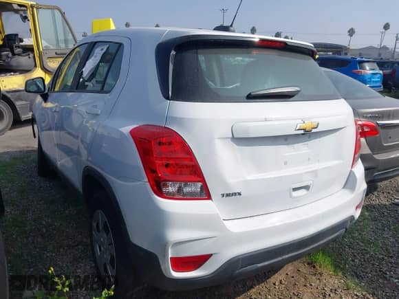 2018 Chevrolet Trax LS z VIN 3GNCJKSB2JL237296, wystawiony jako IAAI lot #43415624 z przebiegiem 54 250 mil mil oraz . Historia ofert i sprzedaży dostępna na DreamBid. Obrazek 3.
