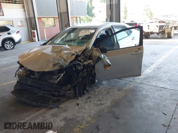 ✅ 2018 Toyota Corolla L • VIN: 2T1BURHE0JC054522 • Lot: 43250175. Wystawiony na IAAI z przebiegiem 100 639 mil. Bezpłatny archiwum sprzedaży aukcyjnych z USA i szczegółowy raport historii pojazdu na DreamBid. Zdjęcie 2.