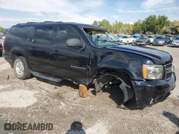 2010 Chevrolet Suburban LT z VIN 1GNUKJE39AR120047, wystawiony jako Copart lot #67310985 z przebiegiem 179 985 mil mil oraz Nie do naprawy • Non repairable. Historia ofert i sprzedaży dostępna na DreamBid. Obrazek 4.