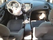 ✅ 2017 Chevrolet Cruze LT • VIN: 1G1BE5SMXH7162107 • Lot: 82661975. Wystawiony na Copart z przebiegiem 113 441 mil. Bezpłatny archiwum sprzedaży aukcyjnych z USA i szczegółowy raport historii pojazdu na DreamBid. Zdjęcie 8.