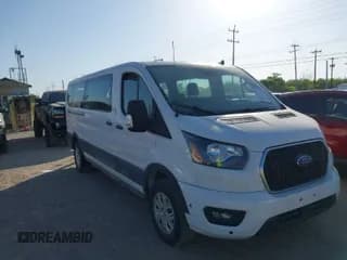 ✅ 2024 Ford Transit Passenger XL • VIN: 1FBAX2Y80RKA83425 • Лот: 41972070. Опубликован ранее на IAAI с пробегом 26 256 миль. Бесплатный доступ к архиву аукционных продаж из США и подробный отчёт об истории автомобиля на DreamBid. Изображение 1.