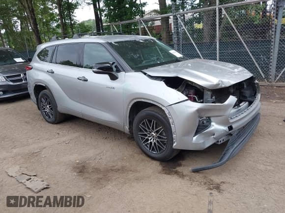 ✅ 2020 Toyota Highlander Hybrid LE • VIN: 5TDBBRCH9LS505383 • Лот: 42413260. Опубликован ранее на IAAI с пробегом 137 526 миль. Бесплатный доступ к архиву аукционных продаж из США и подробный отчёт об истории автомобиля на DreamBid. Изображение 1.