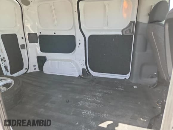 ✅ 2015 Nissan NV200 SV • VIN: 3N6CM0KN8FK693215 • Lot: 66362315. Wystawiony na Copart z przebiegiem 115 297 mil. Bezpłatny archiwum sprzedaży aukcyjnych z USA i szczegółowy raport historii pojazdu na DreamBid. Zdjęcie 11.