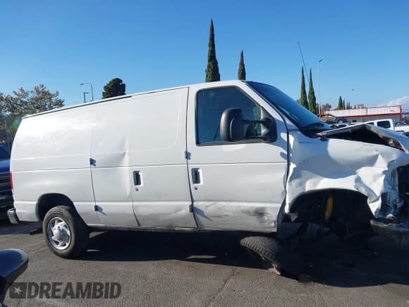 ✅ 2010 Ford Econoline Cargo Commercial • VIN: 1FTNE1EW4ADA38318 • Lot: 43377146. Wystawiony na IAAI z przebiegiem 285 042 mil. Bezpłatny archiwum sprzedaży aukcyjnych z USA i szczegółowy raport historii pojazdu na DreamBid. Zdjęcie 13.