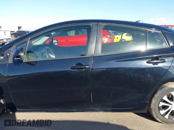 ✅ 2021 Toyota Prius L Eco • VIN: JTDKAMFU5M3146454 • Lot: 43462876. Wystawiony na IAAI z przebiegiem 93 810 mil. Bezpłatny archiwum sprzedaży aukcyjnych z USA i szczegółowy raport historii pojazdu na DreamBid. Zdjęcie 14.