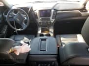 ✅ 2017 Chevrolet Suburban LT • VIN: 1GNSCHKC9HR224601 • Lot: 74898434. Wystawiony na Copart z przebiegiem 220 250 mil. Bezpłatny archiwum sprzedaży aukcyjnych z USA i szczegółowy raport historii pojazdu na DreamBid. Zdjęcie 8.