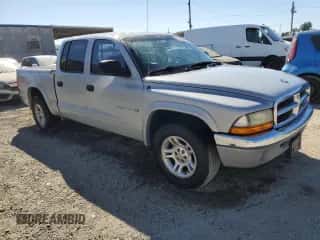 2002 Dodge Dakota SLT z VIN 1B7HL48X02S545545, wystawiony jako Copart lot #77478754 z przebiegiem 83 985 mil mil oraz Czysty tytuł • Clean title. Historia ofert i sprzedaży dostępna na DreamBid. Obrazek 4.