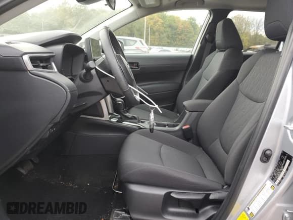 ✅ 2024 Toyota Corolla Cross LE • VIN: 7MUBAABG7RV096294 • Lot: 85262755. Listed on Copart with 18,060 mi. Free auction sales archive from the USA and detailed vehicle history report at DreamBid. Image 7.