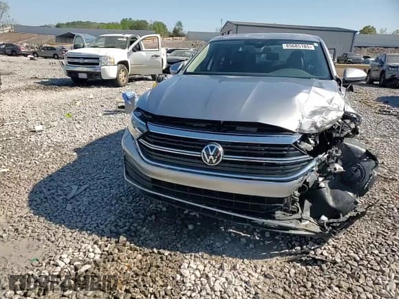 ✅ 2024 Volkswagen Jetta SE • VIN: 3VWEM7BU1RM069533 • Lot: 85685185. Listed on Copart with 8,118 mi. Free auction sales archive from the USA and detailed vehicle history report at DreamBid. Image 13.