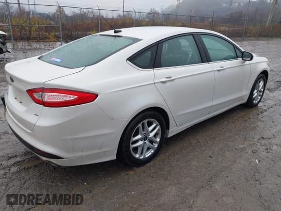 ✅ 2015 Ford Fusion SE • VIN: 3FA6P0H72FR276301 • Lot: 43781241. Wystawiony na IAAI z przebiegiem 205 951 mil. Bezpłatny archiwum sprzedaży aukcyjnych z USA i szczegółowy raport historii pojazdu na DreamBid. Zdjęcie 4.
