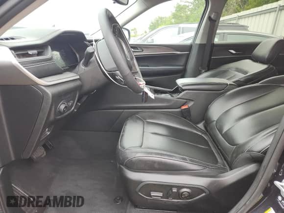 2023 Jeep Grand Cherokee Limited с VIN 1C4RJKBG5P8810035, выставлен на аукционе Copart как лот 68941285 с пробегом 27 754 миль миль и Списание • Salvage title. История ставок и продаж доступна на DreamBid. Изображение 7.