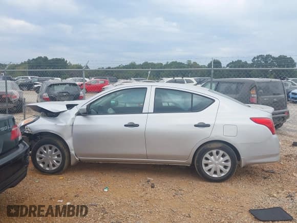 ✅ 2016 Nissan Versa S • VIN: 3N1CN7AP2GL845533 • Lot: 43304104. Wystawiony na IAAI z przebiegiem 142 682 mil. Bezpłatny archiwum sprzedaży aukcyjnych z USA i szczegółowy raport historii pojazdu na DreamBid. Zdjęcie 14.