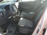 ✅ 2021 Hyundai Kona SE • VIN: KM8K12AA4MU600006 • Лот: 44137344. Опубликован ранее на Copart с пробегом 37 983 миль. Бесплатный доступ к архиву аукционных продаж из США и подробный отчёт об истории автомобиля на DreamBid. Изображение 7.