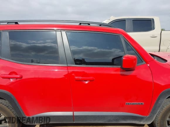 ✅ 2020 Jeep Renegade Altitude • VIN: ZACNJAB17LPL84093 • Lot: 42122399. Listed on IAAI with 32,541 mi. Free auction sales archive from the USA and detailed vehicle history report at DreamBid. Image 13.