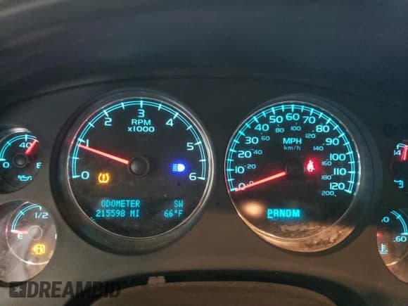 ✅ 2010 Chevrolet Suburban LTZ • VIN: 1GNUKKE3XAR253406 • Lot: 74265134. Wystawiony na Copart z przebiegiem 215 598 mil. Bezpłatny archiwum sprzedaży aukcyjnych z USA i szczegółowy raport historii pojazdu na DreamBid. Zdjęcie 9.