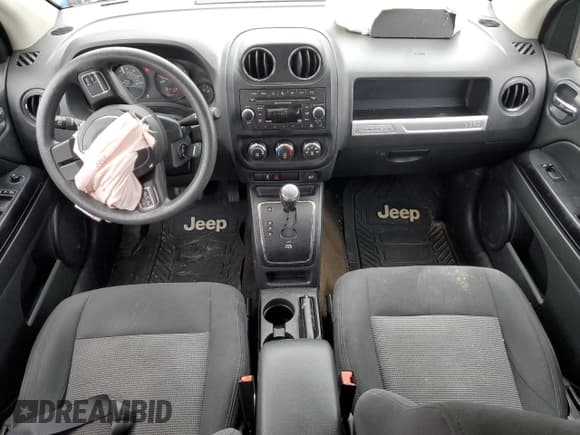 ✅ 2016 Jeep Compass Sport • VIN: 1C4NJDBB4GD646511 • Lot: 73391514. Wystawiony na Copart z przebiegiem 137 096 mil. Bezpłatny archiwum sprzedaży aukcyjnych z USA i szczegółowy raport historii pojazdu na DreamBid. Zdjęcie 8.