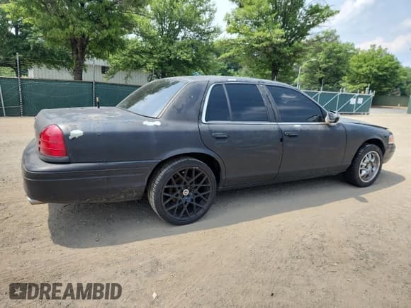 ✅ 2005 Ford Police Interceptor • VIN: 2FAFP71W05X102723 • Lot: 60533915. Wystawiony na Copart z przebiegiem 247 474 mil. Bezpłatny archiwum sprzedaży aukcyjnych z USA i szczegółowy raport historii pojazdu na DreamBid. Zdjęcie 3.