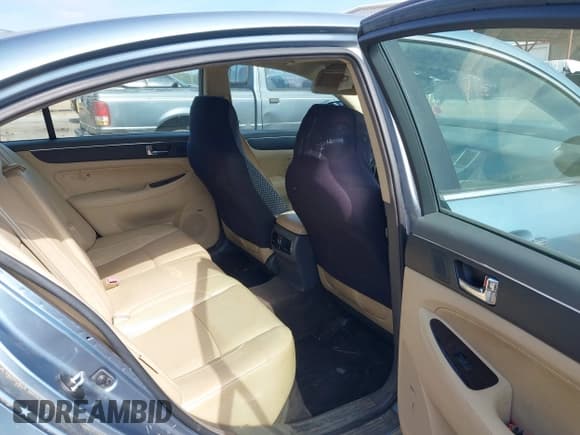 ✅ 2009 Hyundai Genesis • VIN: KMHGC46E89U043132 • Лот: 42683839. Опубликован ранее на IAAI с пробегом 298 537 миль. Бесплатный доступ к архиву аукционных продаж из США и подробный отчёт об истории автомобиля на DreamBid. Изображение 8.