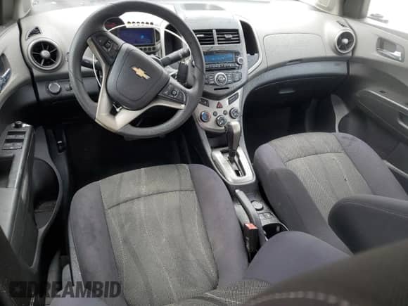 2012 Chevrolet Sonic LT z VIN 1G1JC5SB0C4187463, wystawiony jako Copart lot #68758074 z przebiegiem 123 060 mil mil oraz Szkoda całkowita • Salvage title. Historia ofert i sprzedaży dostępna na DreamBid. Obrazek 8.