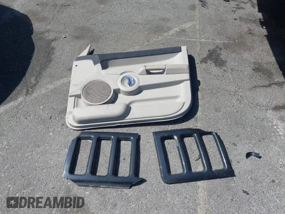 ✅ 2006 Jeep Commander Limited • VIN: 1J8HH58256C219938 • Lot: 42533465. Listed on IAAI with 171,678 mi. Free auction sales archive from the USA and detailed vehicle history report at DreamBid. Image 12.