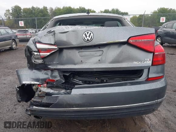 ✅ 2016 Volkswagen Passat SE • VIN: 1VWBT7A3XGC025611 • Lot: 43304037. Wystawiony na IAAI z przebiegiem 203 576 mil. Bezpłatny archiwum sprzedaży aukcyjnych z USA i szczegółowy raport historii pojazdu na DreamBid. Zdjęcie 16.