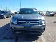✅ 2018 Volkswagen Atlas SE • VIN: 1V2CR2CA1JC564662 • Lot: 43786436. Wystawiony na IAAI z przebiegiem 107 256 mil. Bezpłatny archiwum sprzedaży aukcyjnych z USA i szczegółowy raport historii pojazdu na DreamBid. Zdjęcie 12.
