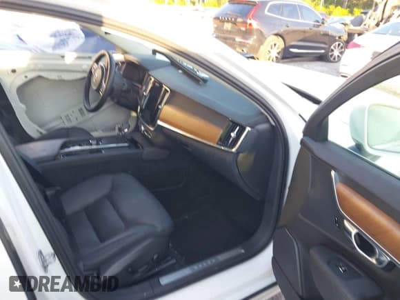 ✅ 2021 Volvo S90 Momentum • VIN: LVYA22MK2MP197958 • Lot: 43510880. Wystawiony na IAAI z przebiegiem 23 962 mil. Bezpłatny archiwum sprzedaży aukcyjnych z USA i szczegółowy raport historii pojazdu na DreamBid. Zdjęcie 5.