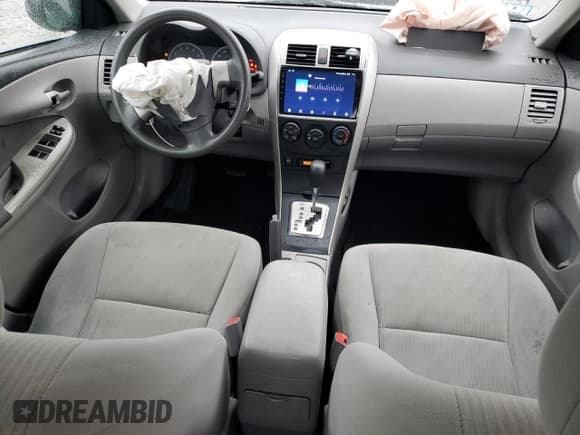 ✅ 2010 Toyota Corolla LE • VIN: 1NXBU4EE8AZ343637 • Lot: 92098545. Wystawiony na Copart z przebiegiem 144 512 mil. Bezpłatny archiwum sprzedaży aukcyjnych z USA i szczegółowy raport historii pojazdu na DreamBid. Zdjęcie 8.