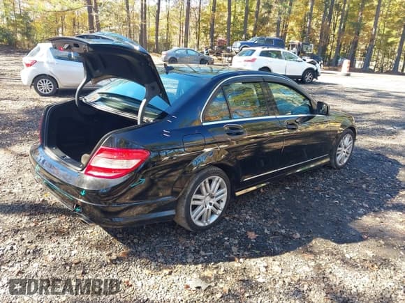 ✅ 2008 Mercedes-Benz C 300 Sport • VIN: WDDGF81X68F125266 • Lot: 43546270. Listed on IAAI with 117,931 mi. Free auction sales archive from the USA and detailed vehicle history report at DreamBid. Image 4.