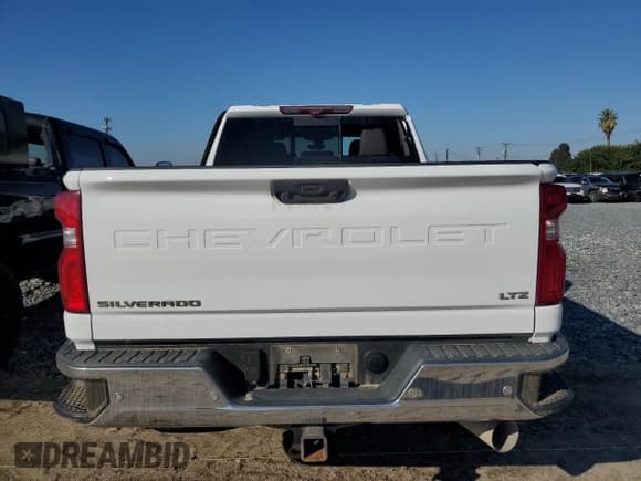 ✅ 2020 Chevrolet Silverado 2500HD LTZ • VIN: 1GC4YPEY6LF324105 • Lot: 87307645. Listed on Copart with 102,933 mi. Free auction sales archive from the USA and detailed vehicle history report at DreamBid. Image 6.