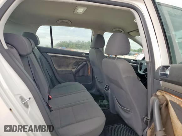 ✅ 2008 Volkswagen Rabbit S • VIN: WVWDA71K28W282111 • Lot: 58100125. Wystawiony na Copart z przebiegiem 190 016 mil. Bezpłatny archiwum sprzedaży aukcyjnych z USA i szczegółowy raport historii pojazdu na DreamBid. Zdjęcie 10.