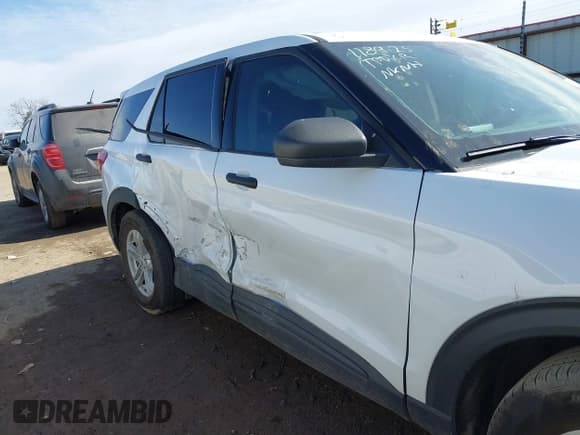 ✅ 2024 Ford Explorer • VIN: 1FMSK7BH4RGA25692 • Lot: 41668390. Wystawiony na IAAI z przebiegiem 13 706 mil. Bezpłatny archiwum sprzedaży aukcyjnych z USA i szczegółowy raport historii pojazdu na DreamBid. Zdjęcie 6.