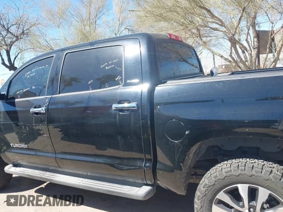 ✅ 2018 Toyota Tundra SR5 • VIN: 5TFFY5F17JX238694 • Lot: 41823821. Listed on IAAI with 175,248 mi. Free auction sales archive from the USA and detailed vehicle history report at DreamBid. Image 14.