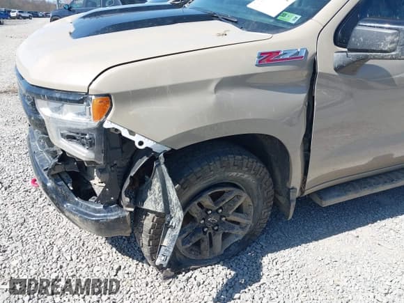 ✅ 2022 Chevrolet Silverado 1500 LT Trail Boss • VIN: 3GCUDFED1NG689442 • Lot: 41994642. Wystawiony na IAAI z przebiegiem 26 598 mil. Bezpłatny archiwum sprzedaży aukcyjnych z USA i szczegółowy raport historii pojazdu na DreamBid. Zdjęcie 19.