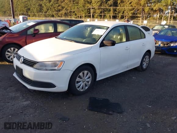 ✅ 2013 Volkswagen Jetta • VIN: 3VW2K7AJ4DM201239 • Lot: 43667363. Wystawiony na IAAI z przebiegiem 126 099 mil. Bezpłatny archiwum sprzedaży aukcyjnych z USA i szczegółowy raport historii pojazdu na DreamBid. Zdjęcie 2.