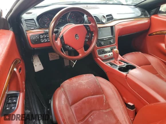 ✅ 2013 Maserati GranTurismo Sport • VIN: ZAM45VMA4D0067544 • Lot: 70730935. Wystawiony na Copart z przebiegiem 47 724 mil. Bezpłatny archiwum sprzedaży aukcyjnych z USA i szczegółowy raport historii pojazdu na DreamBid. Zdjęcie 8.