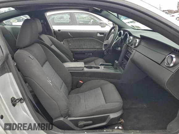 ✅ 2009 Ford Mustang • VIN: 1ZVHT80N495125584 • Лот: 94533995. Опубликован ранее на Copart с пробегом 136 571 миль. Бесплатный доступ к архиву аукционных продаж из США и подробный отчёт об истории автомобиля на DreamBid. Изображение 7.