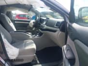 ✅ 2019 Toyota Highlander LE • VIN: 5TDBZRFH7KS984117 • Lot: 43070356. Listed on IAAI with 106,268 mi. Free auction sales archive from the USA and detailed vehicle history report at DreamBid. Image 5.